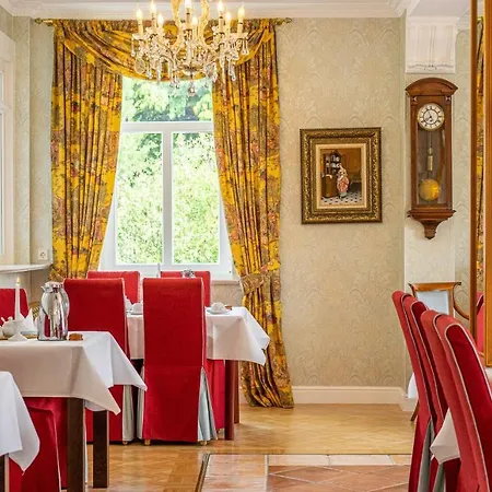 Boutiquehotel Schlosspalais Otel 4*